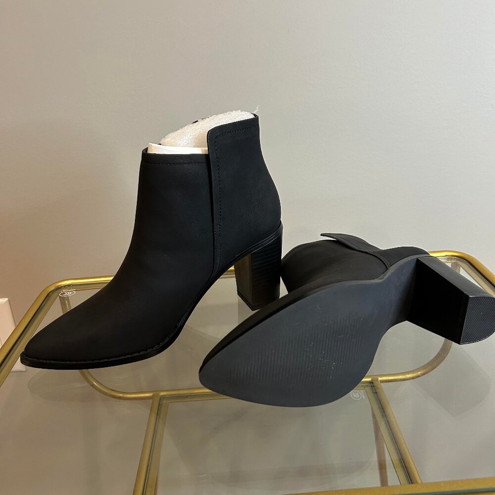 Coutgo Chunky Heel Ankle Bootie In Black